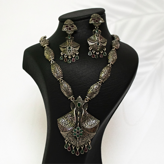 نیم ست گردنبند و گوشواره هندی بوهمین با نگین های سبز و آلبالویی - 173